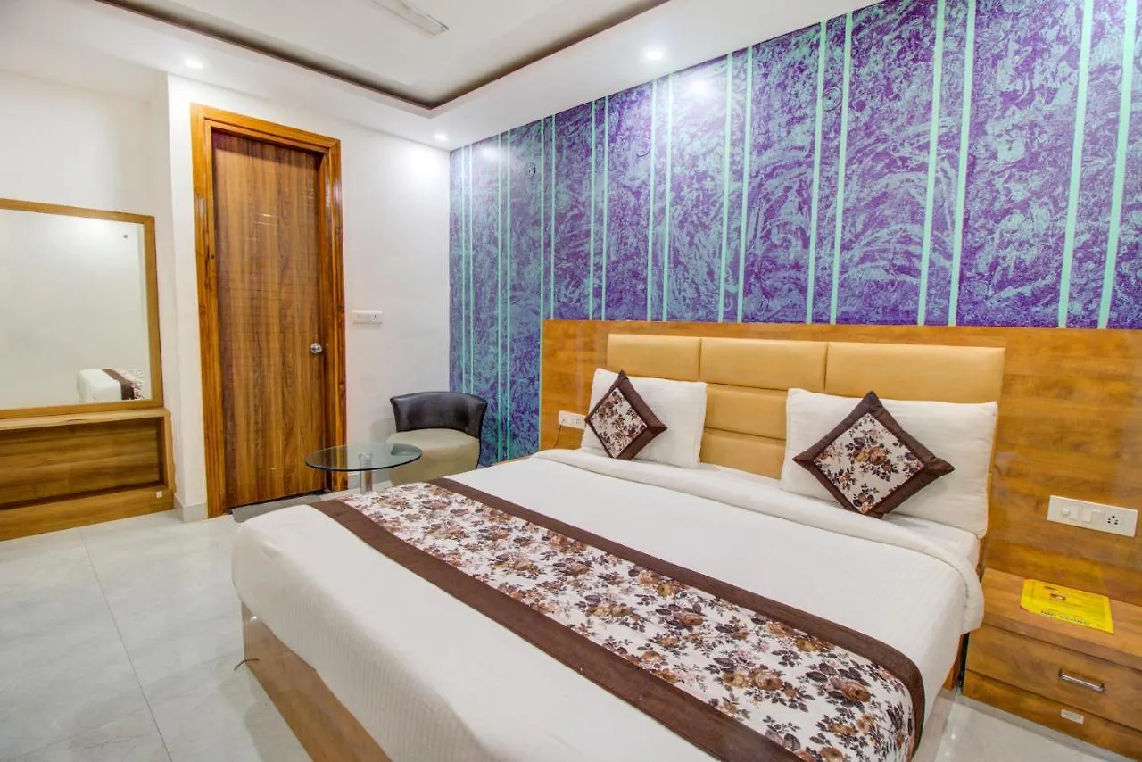 Fabhotel Gross Inn Suites New Delhi Hotel