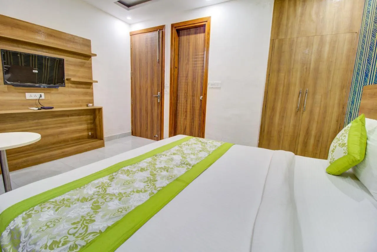 Fabhotel Gross Inn Suites New Delhi 3*,