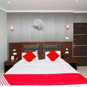 3* Hotel Oyo Metro Tower Near Ambience Mall